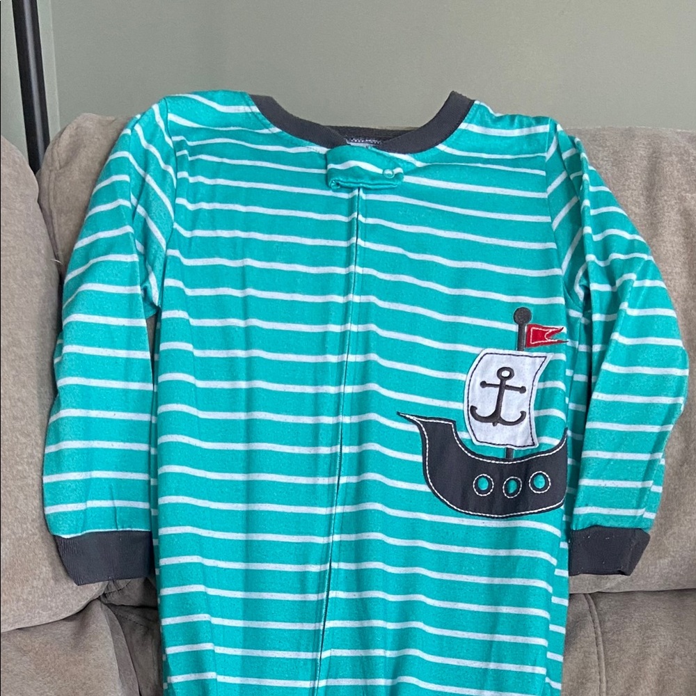 Boys size 4t cotton footed pajamas